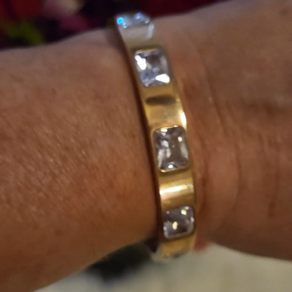 MICHAEL KORS GOLD AND DAZZLING RHINESTONES BRACELET Pristine Condition - Picture 6 of 9